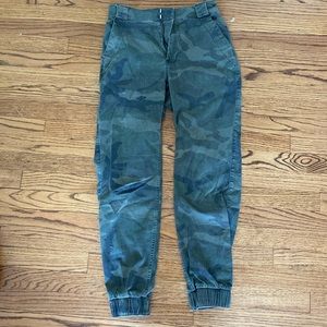 High waisted camo cargo pants - waist is sinched